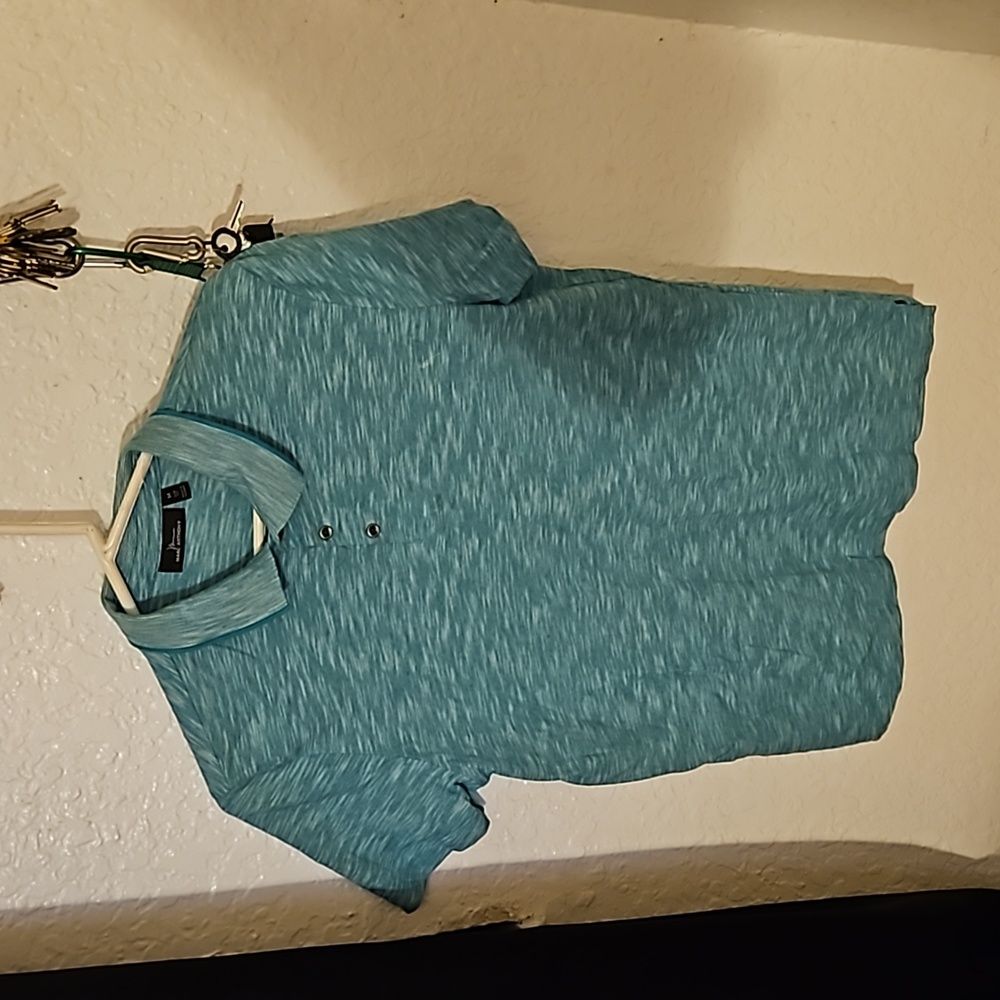 A Marc Anthony lightweight shirt